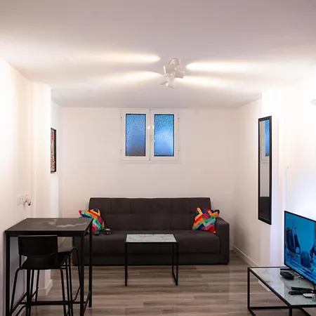 Sea View Split-level Maisonette *