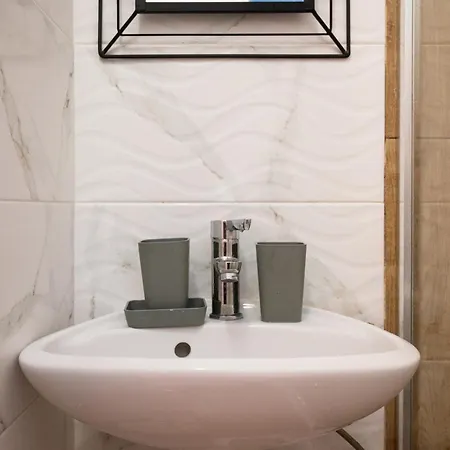 Sea View Split-level Maisonette *